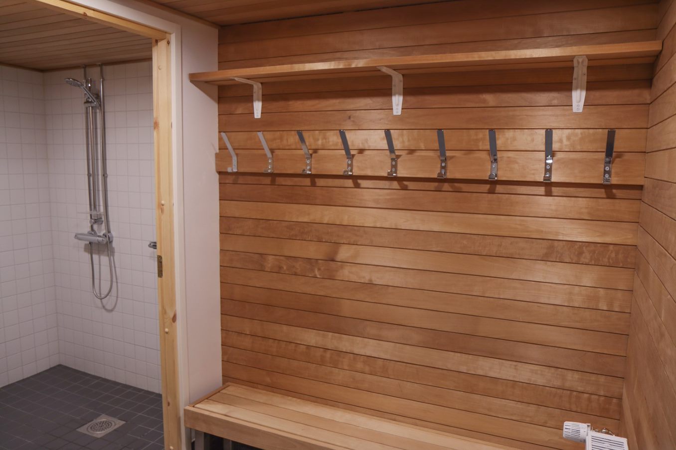 JMT Kattosauna pukuhuone