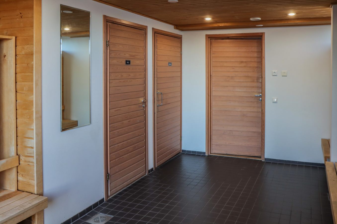 Otarannan kattosauna pukuhuone