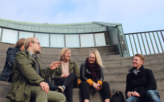 Kuvapankki_Iloisia_Opiskelijoita_8