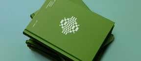 Kuvassa muutama Design Notebook pinossa