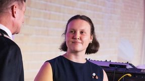 Mante smiling and looking at President Ilkka Niemelä