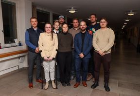 kuvassa hallituksen jäsenet