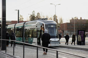 Pikaratikka 15 Otaniemen pysäkillä