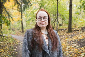 Jenni Toivonen standing