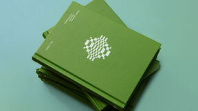 Kuvassa muutama Design Notebook pinossa
