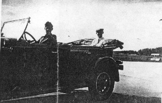 Artukaisten kentällä 1938