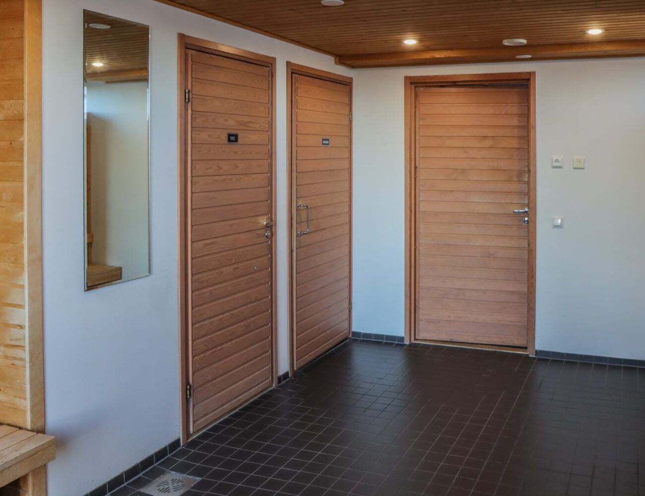 Otarannan kattosauna pukuhuone