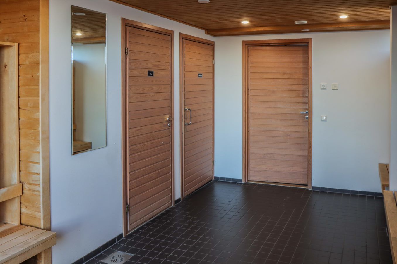 Otarannan kattosauna pukuhuone