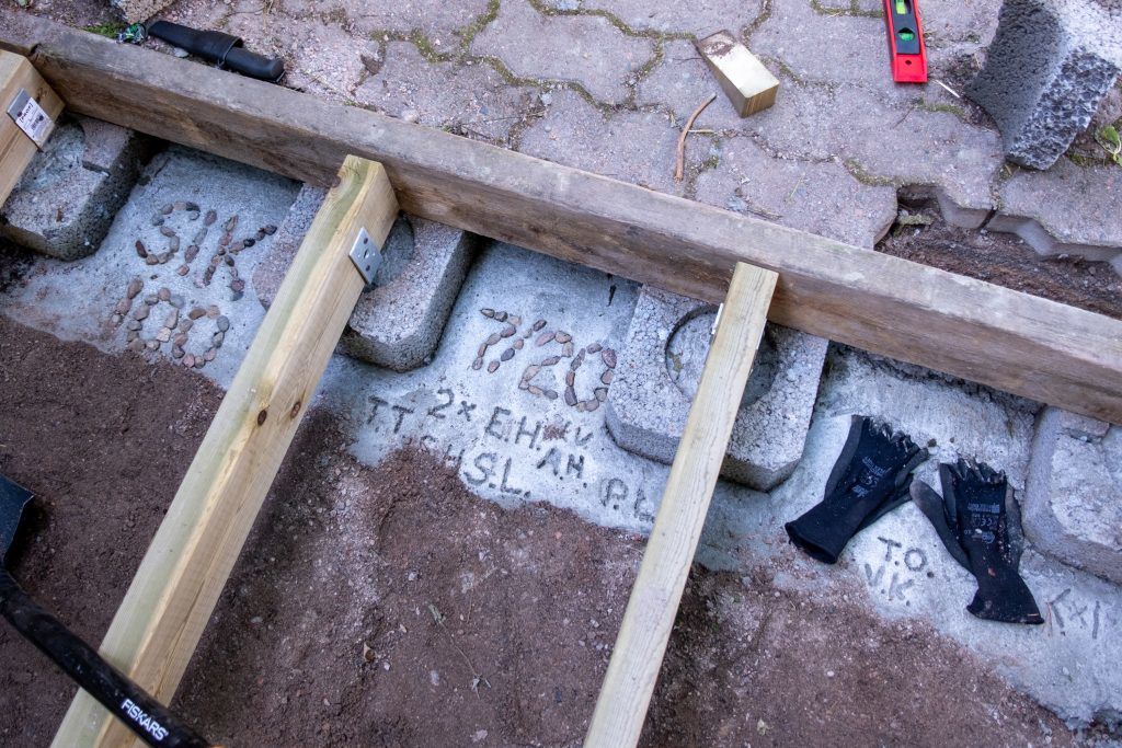 Rantasaunan terassin perustukset