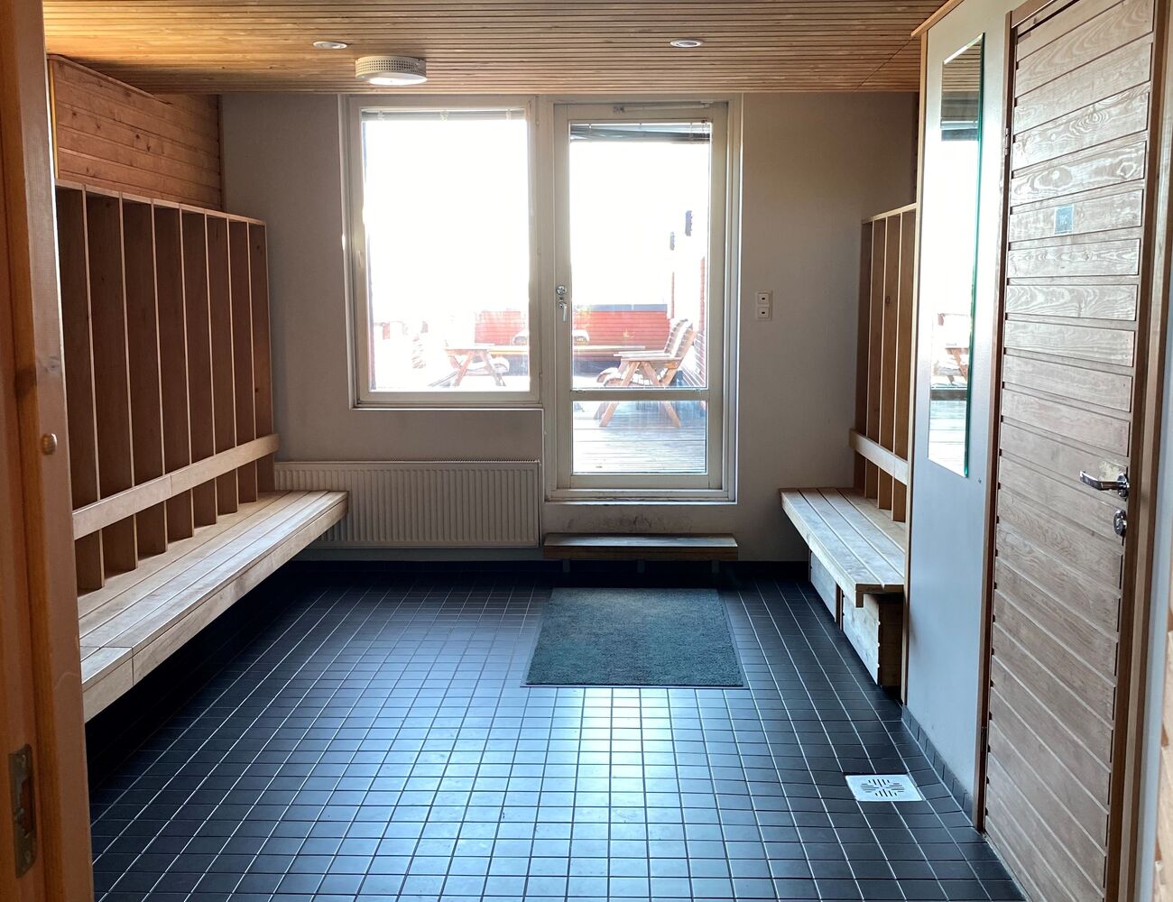 Otarannan kattosaunan pukuhuone