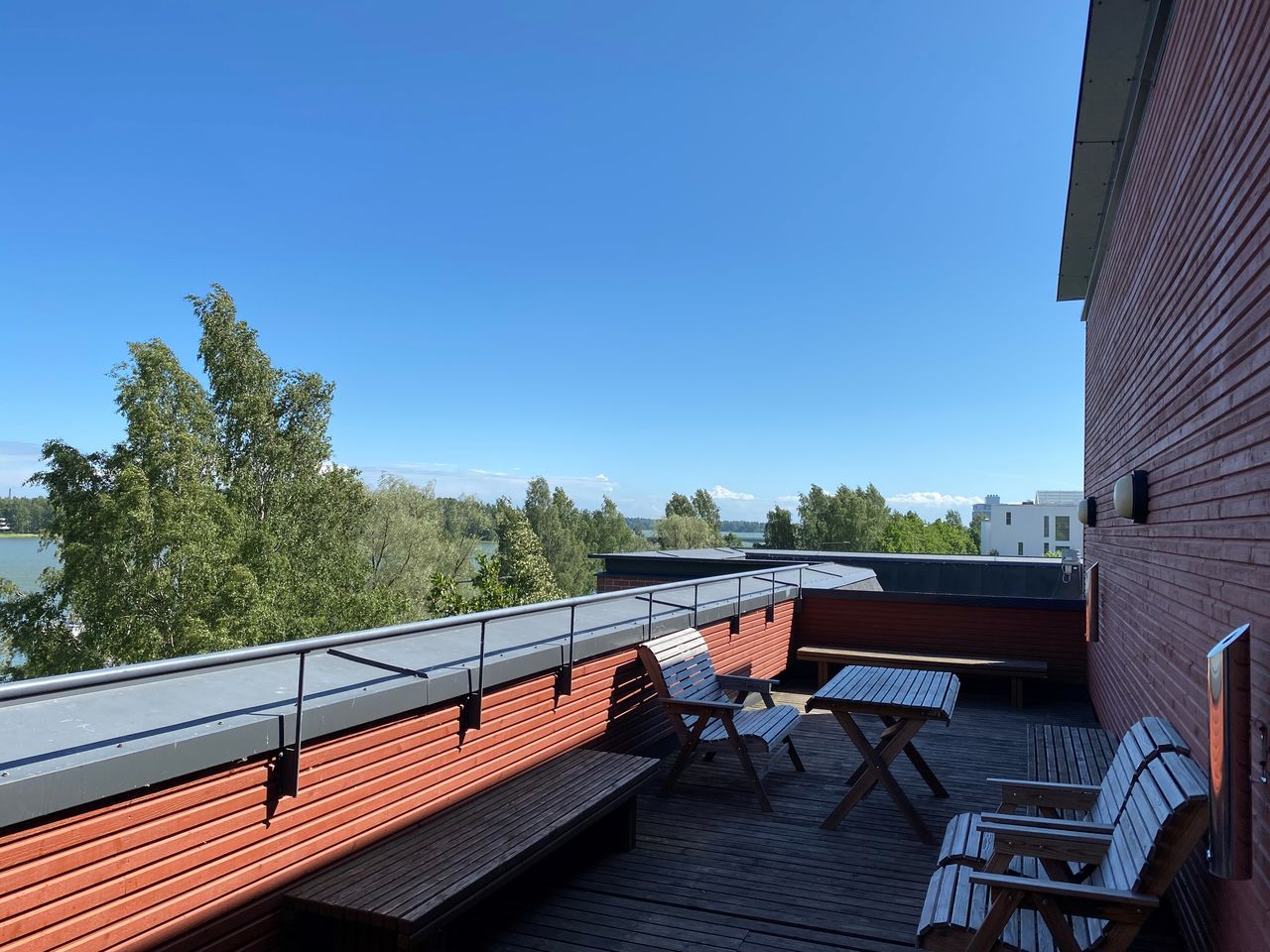 Otarannan kattosaunan terassi2