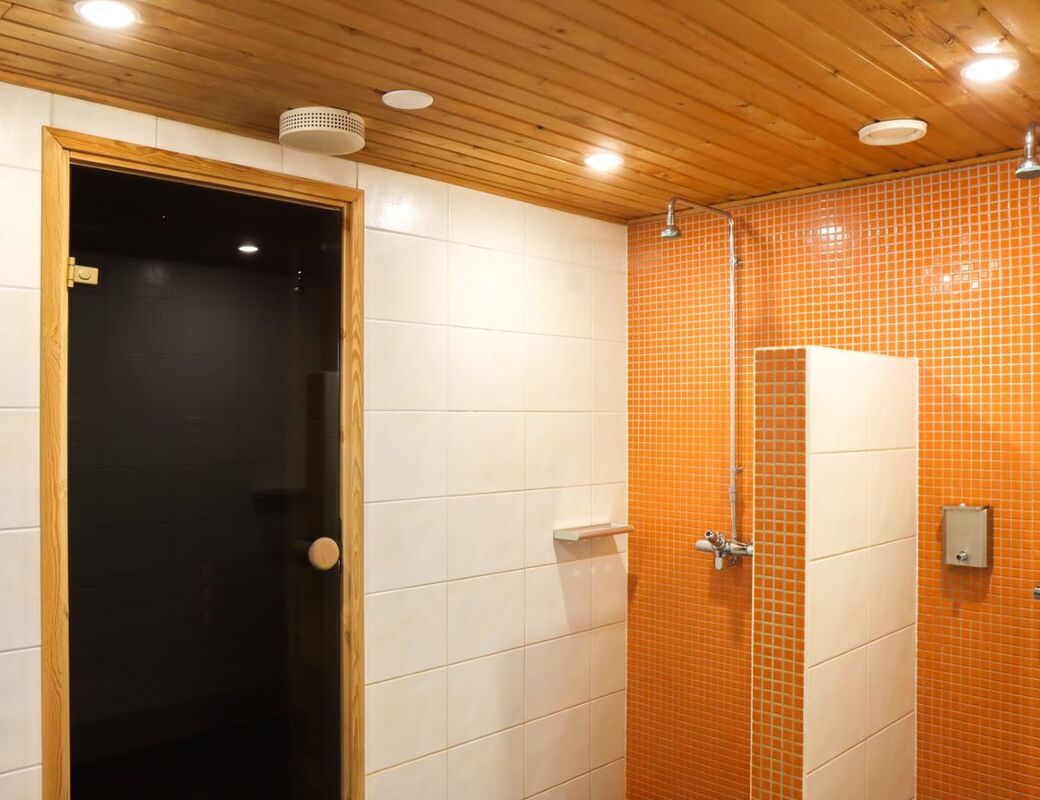 Otarannan kattosauna suihkut